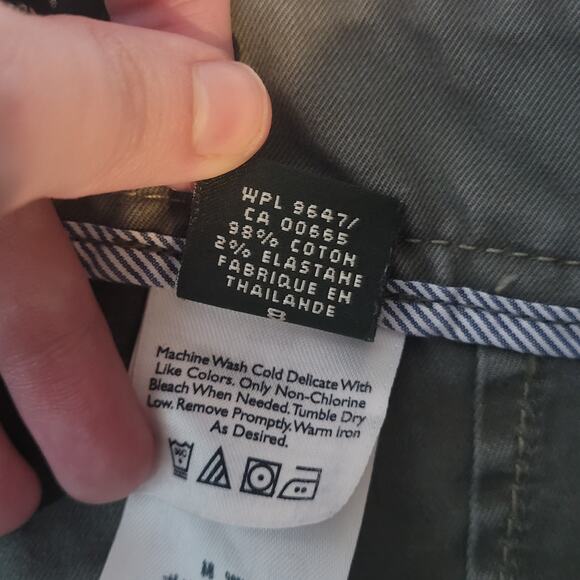 Eddie Bauer Mercer Fit Womens Shorts Olive Green Size 8 Cotton Buttons Pockets - Picture 9 of 12